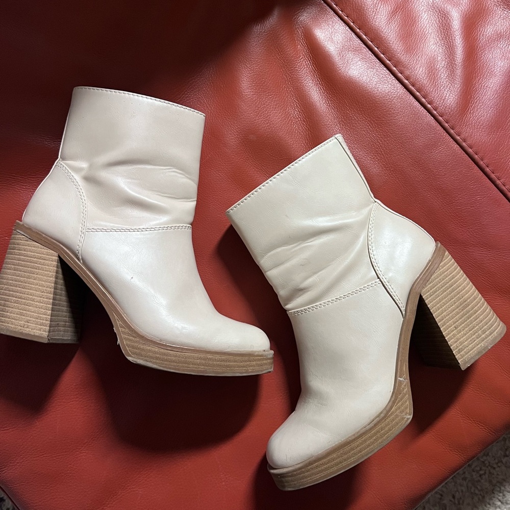 Universal Threads 70s bootie